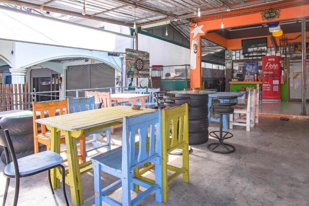 Oyo 586 I Hostel Phuket Kültér fotó