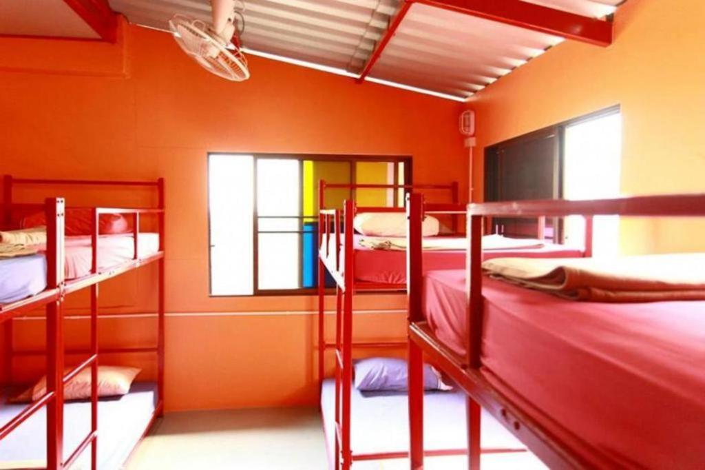 Oyo 586 I Hostel Phuket Kültér fotó