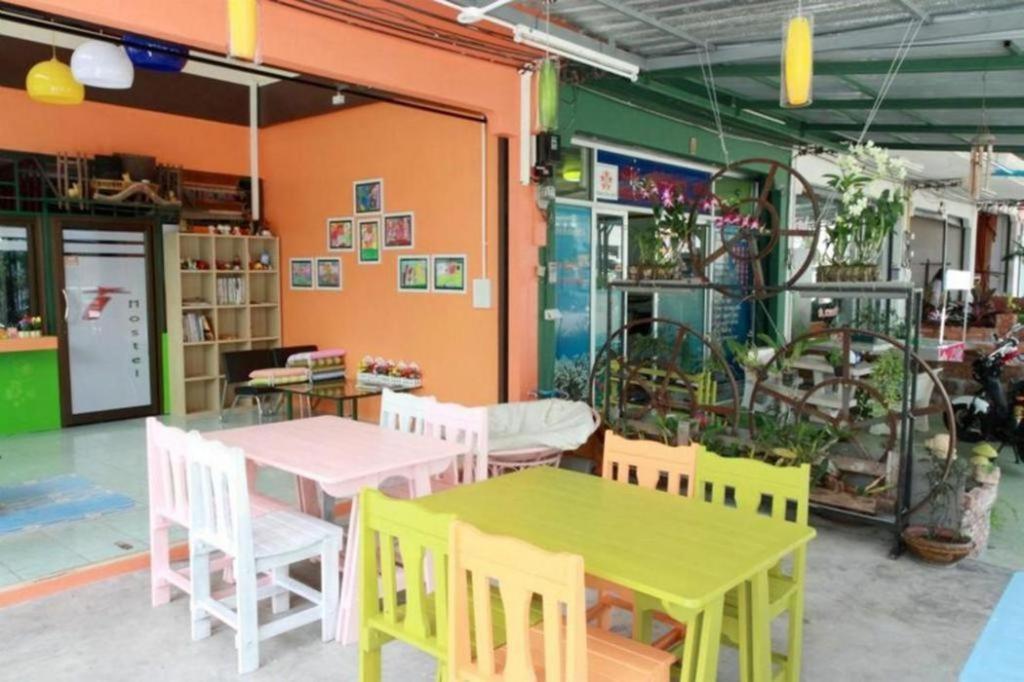Oyo 586 I Hostel Phuket Kültér fotó