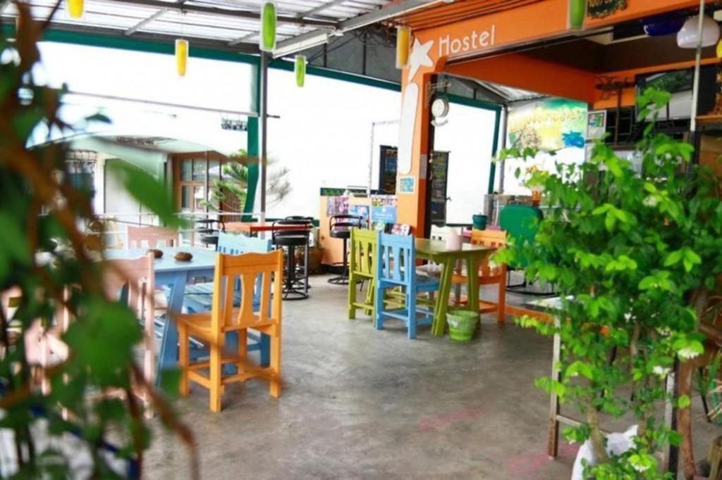 Oyo 586 I Hostel Phuket Kültér fotó
