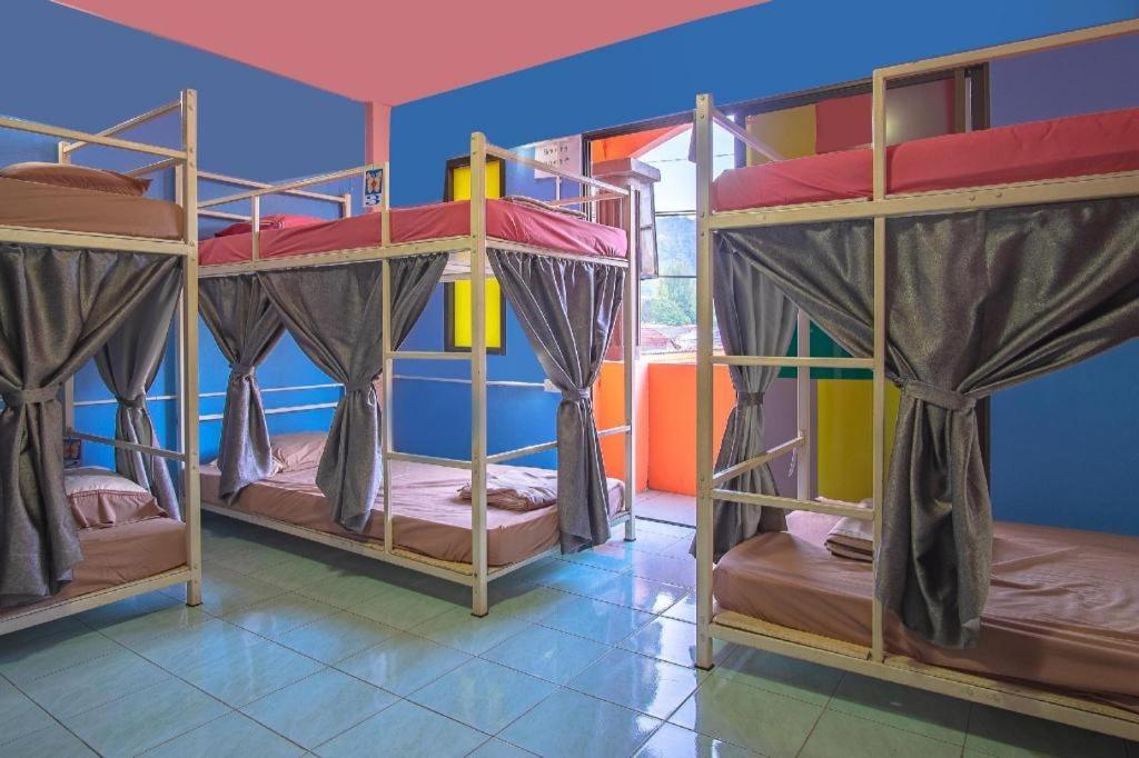 Oyo 586 I Hostel Phuket Kültér fotó