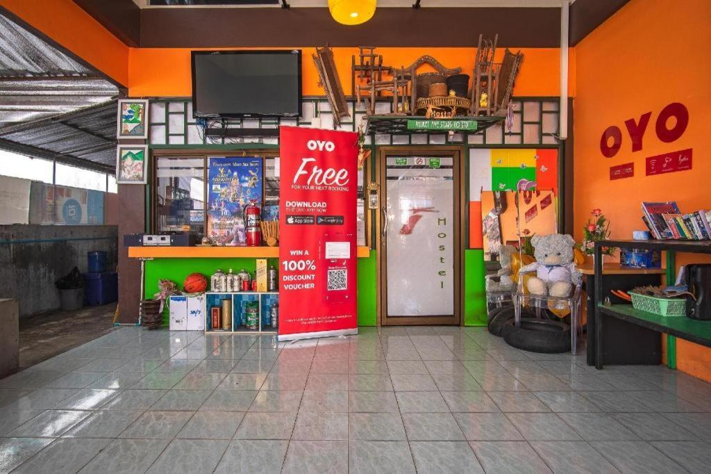 Oyo 586 I Hostel Phuket Kültér fotó