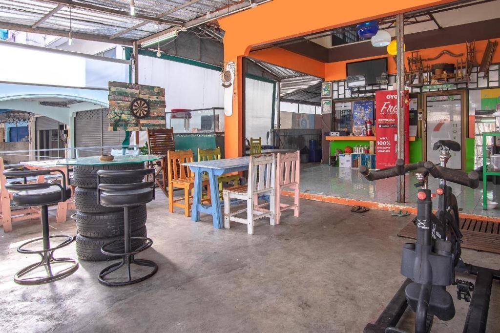 Oyo 586 I Hostel Phuket Kültér fotó