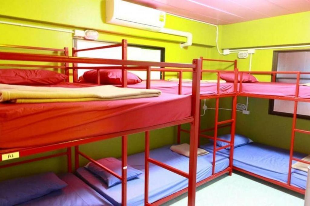 Oyo 586 I Hostel Phuket Kültér fotó