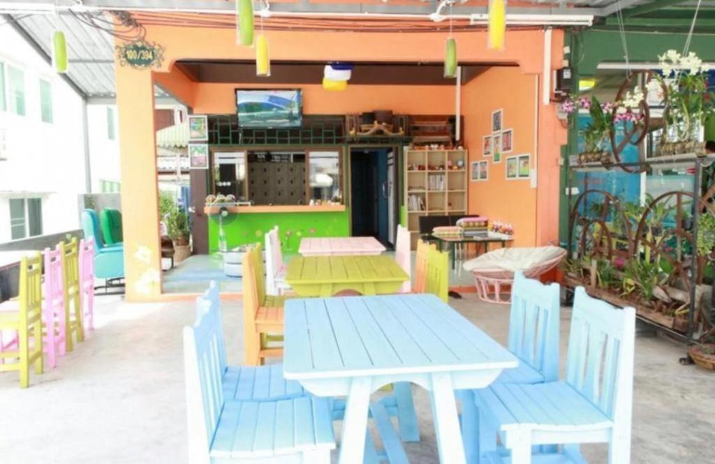 Oyo 586 I Hostel Phuket Kültér fotó