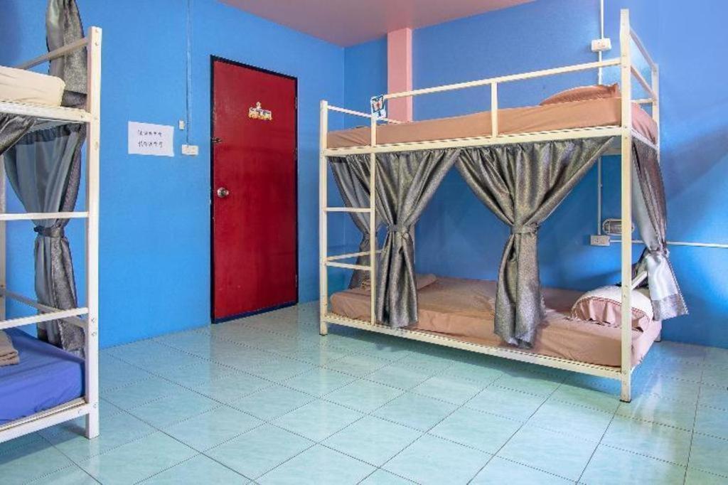 Oyo 586 I Hostel Phuket Kültér fotó