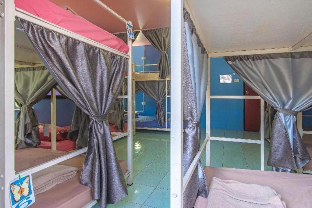 Oyo 586 I Hostel Phuket Kültér fotó