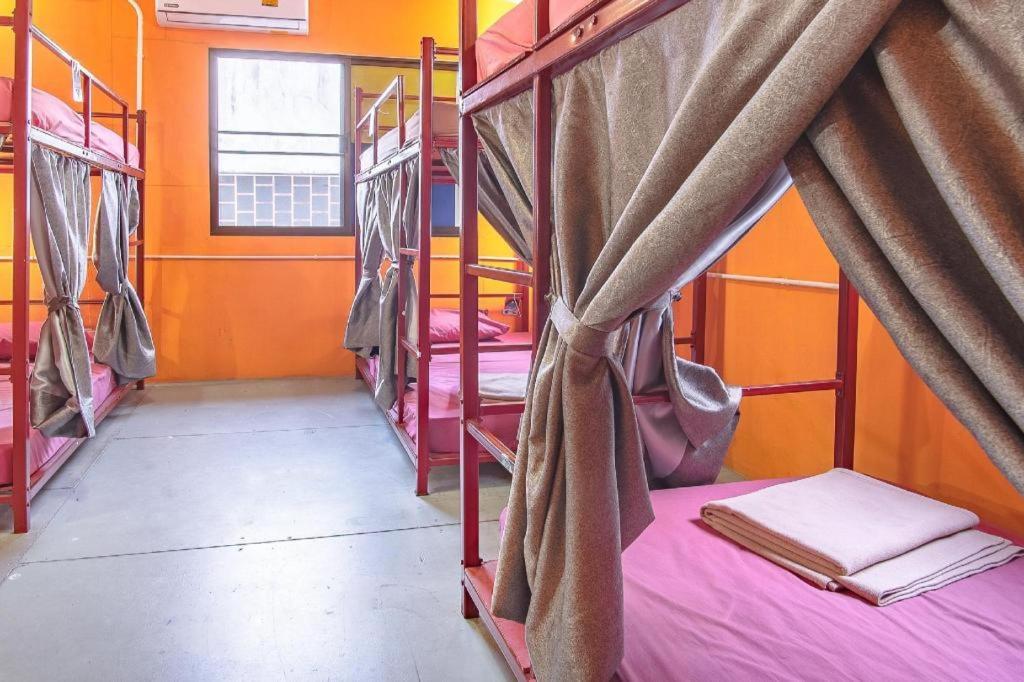 Oyo 586 I Hostel Phuket Kültér fotó