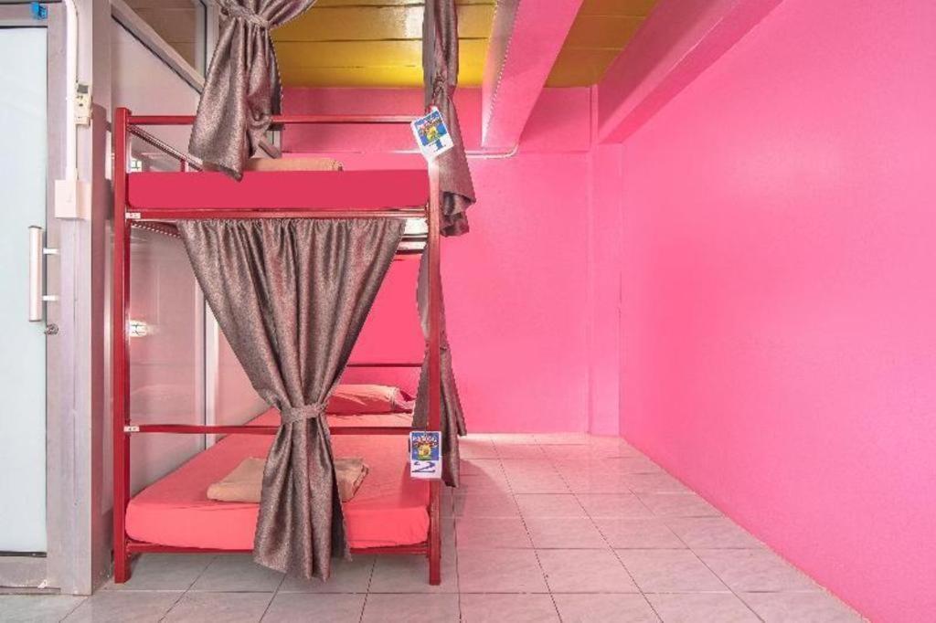 Oyo 586 I Hostel Phuket Kültér fotó