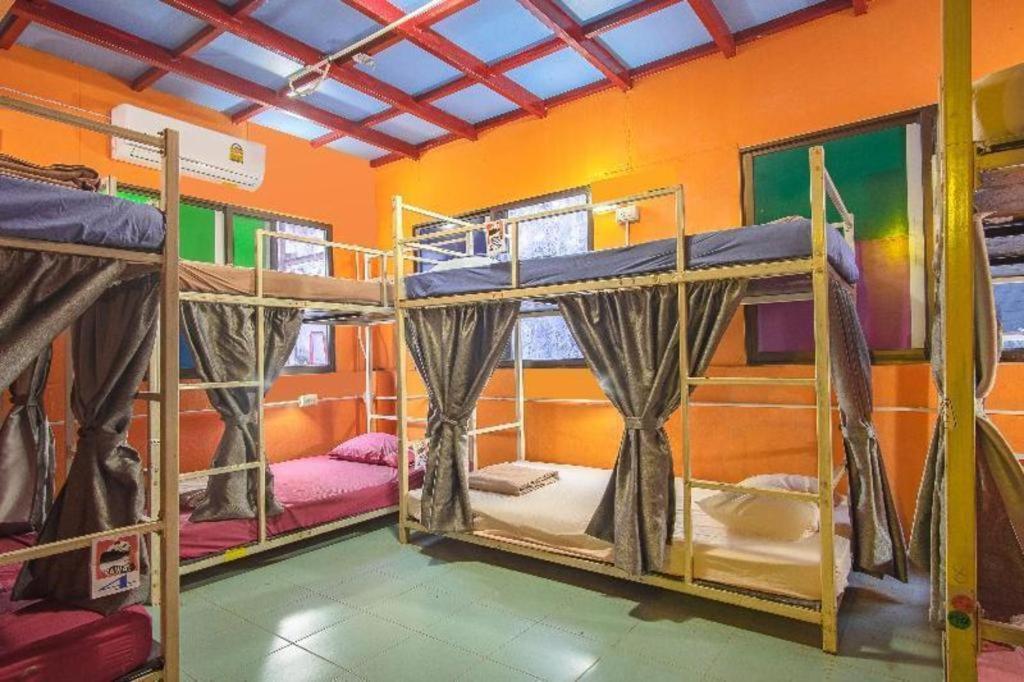 Oyo 586 I Hostel Phuket Kültér fotó
