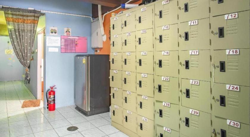 Oyo 586 I Hostel Phuket Kültér fotó