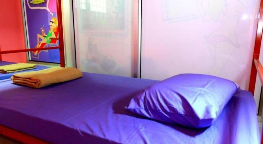 Oyo 586 I Hostel Phuket Kültér fotó