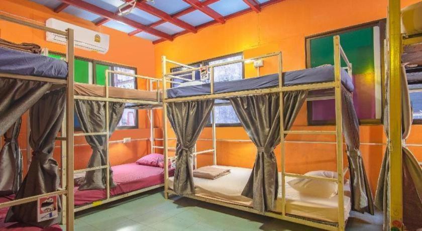 Oyo 586 I Hostel Phuket Kültér fotó