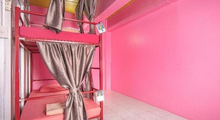 Oyo 586 I Hostel Phuket Kültér fotó