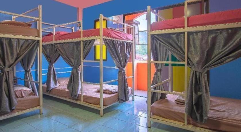Oyo 586 I Hostel Phuket Kültér fotó