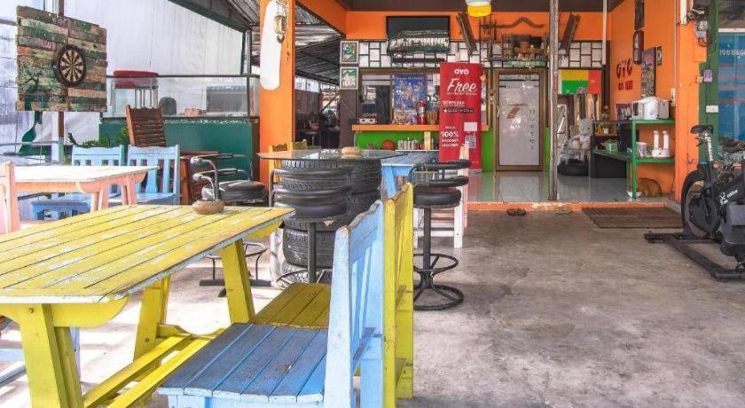 Oyo 586 I Hostel Phuket Kültér fotó