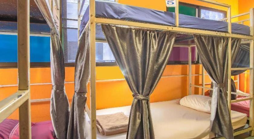 Oyo 586 I Hostel Phuket Kültér fotó