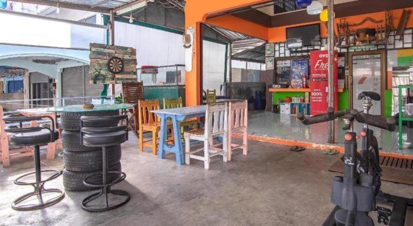 Oyo 586 I Hostel Phuket Kültér fotó