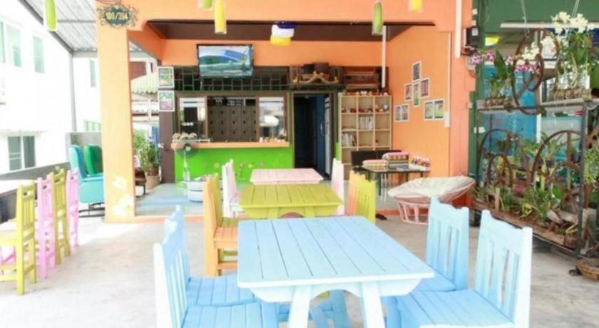 Oyo 586 I Hostel Phuket Kültér fotó