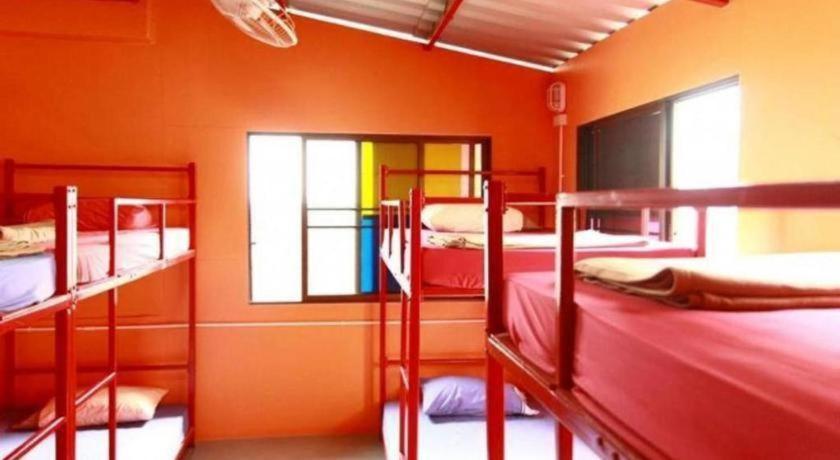 Oyo 586 I Hostel Phuket Kültér fotó