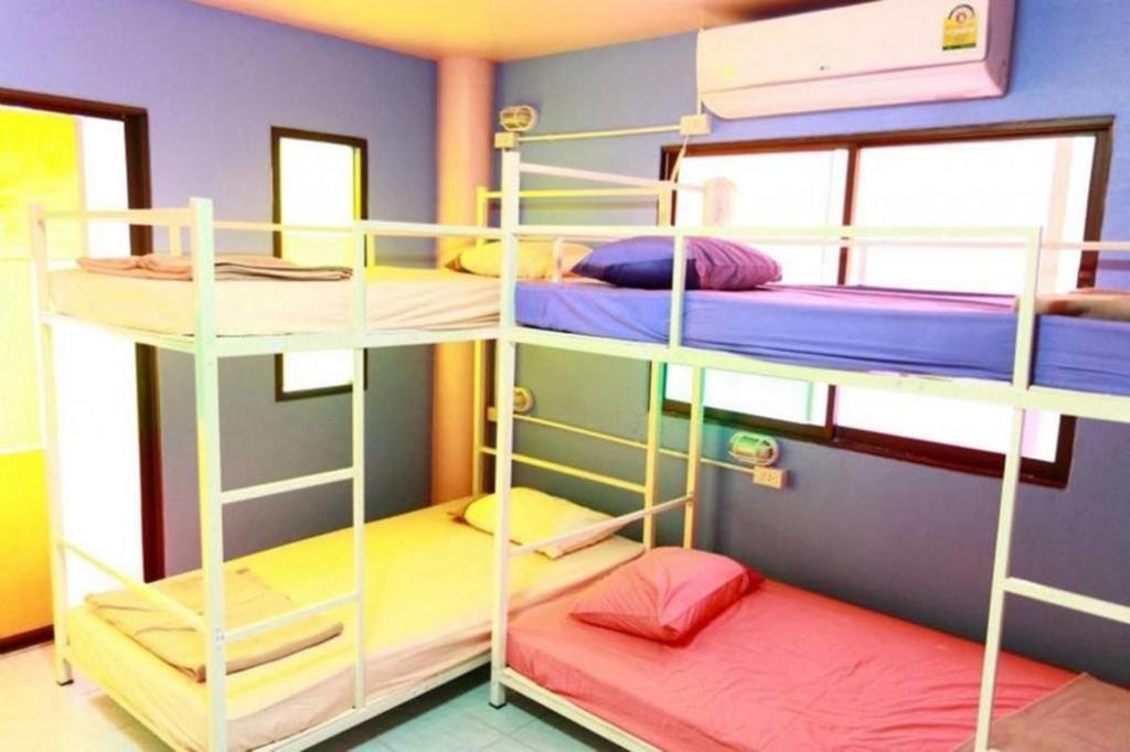 Oyo 586 I Hostel Phuket Kültér fotó