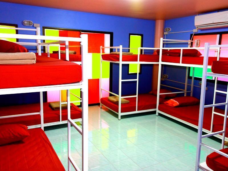 Oyo 586 I Hostel Phuket Kültér fotó