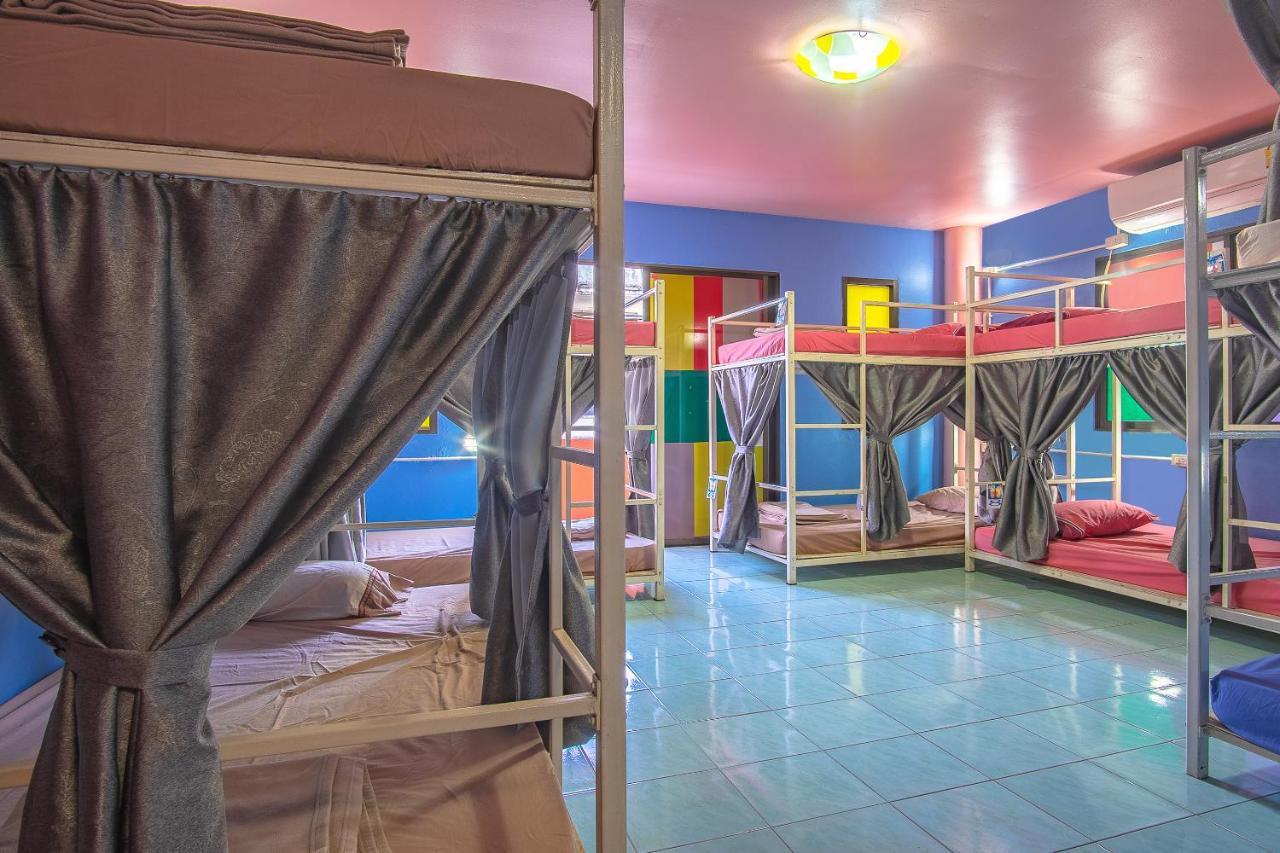 Oyo 586 I Hostel Phuket Kültér fotó