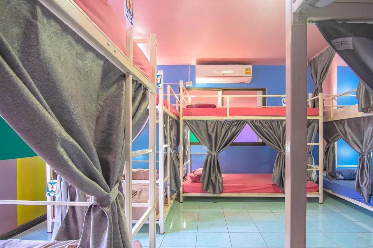 Oyo 586 I Hostel Phuket Kültér fotó