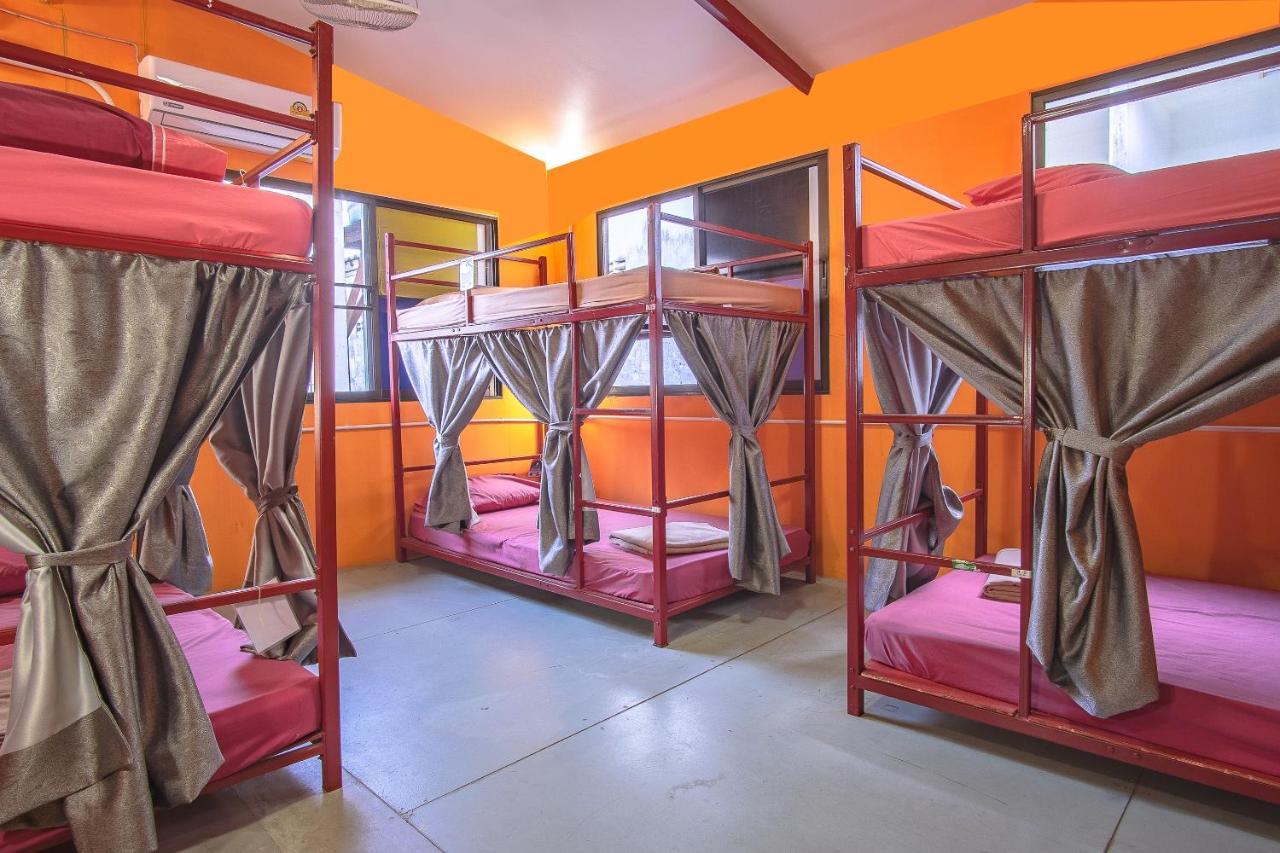 Oyo 586 I Hostel Phuket Kültér fotó