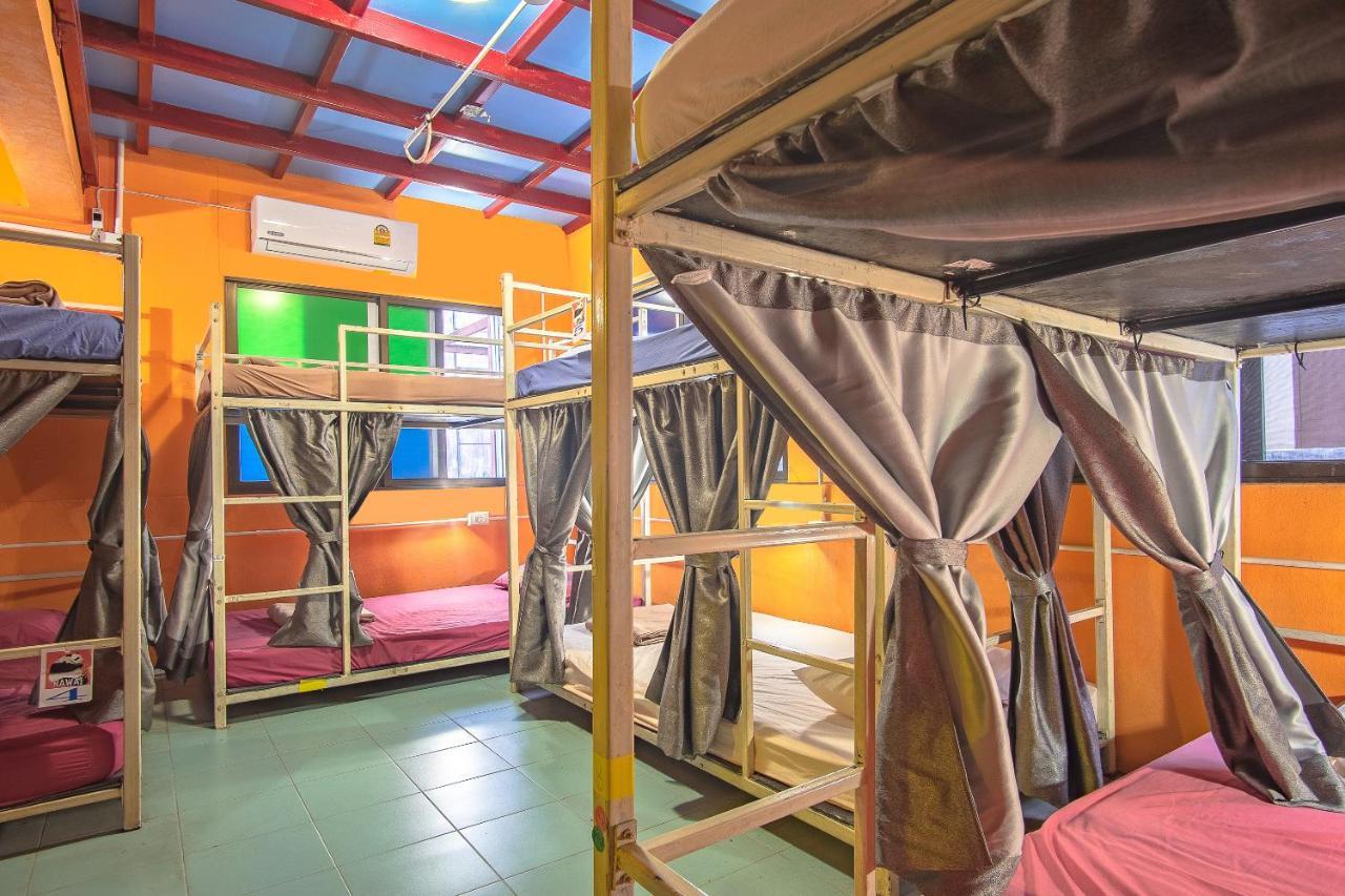 Oyo 586 I Hostel Phuket Kültér fotó
