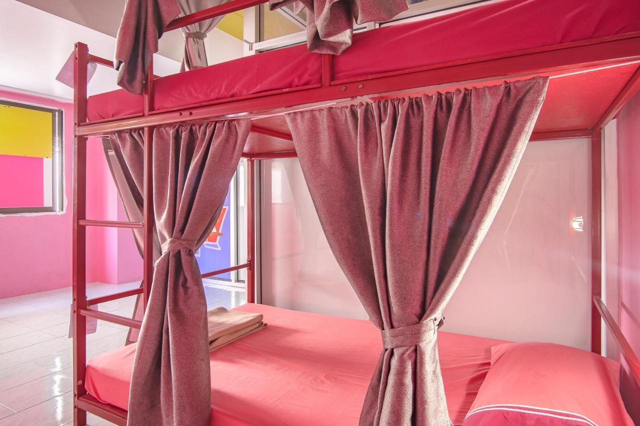 Oyo 586 I Hostel Phuket Kültér fotó