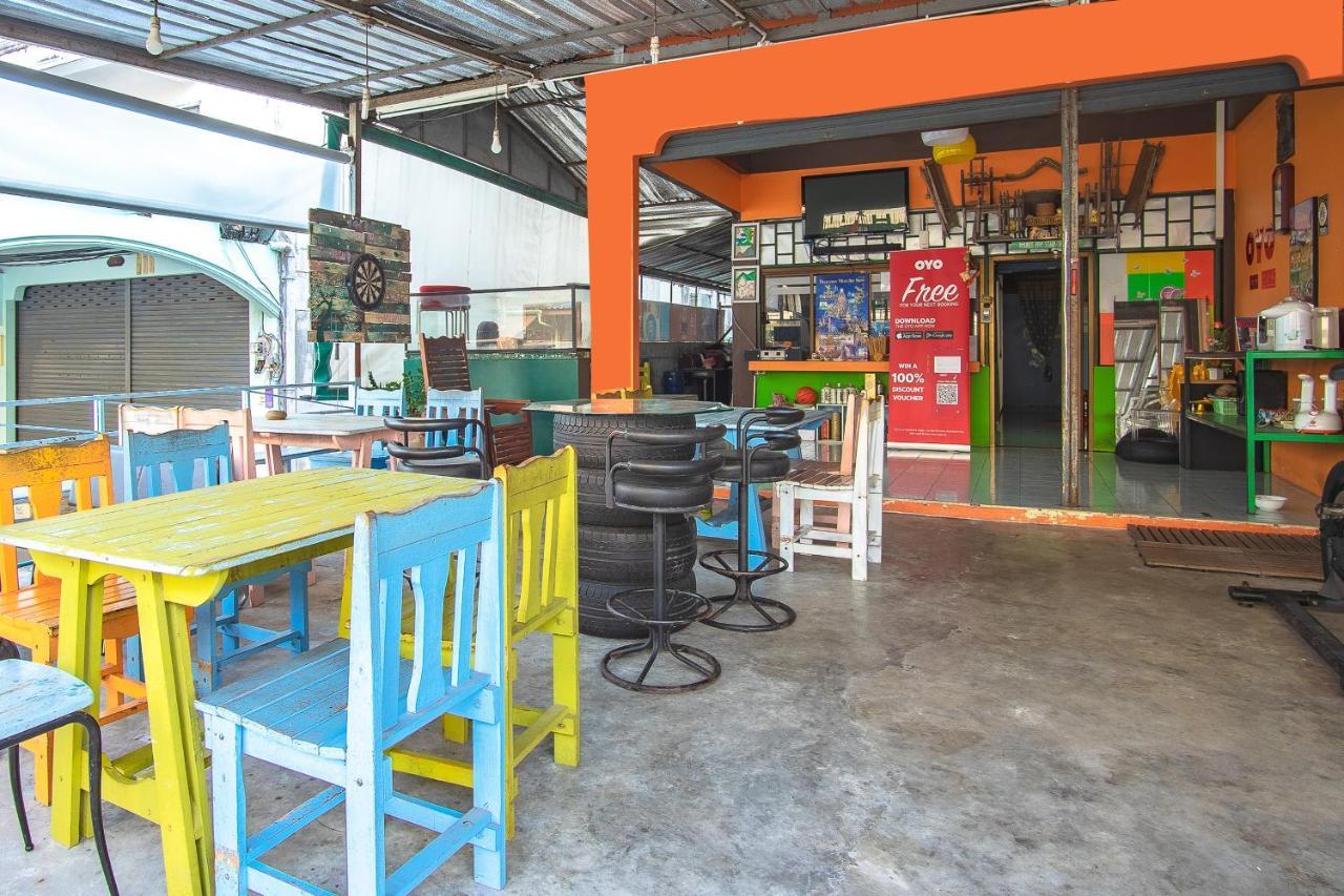 Oyo 586 I Hostel Phuket Kültér fotó